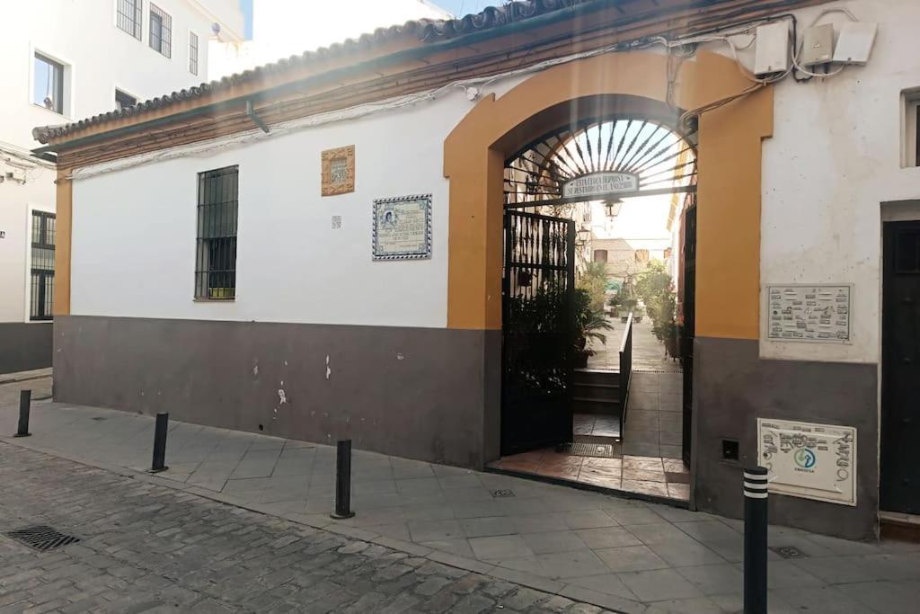 Tipico Y Pintoresco Patio De Vecinos, Con Encanto Sevilla Dış mekan fotoğraf