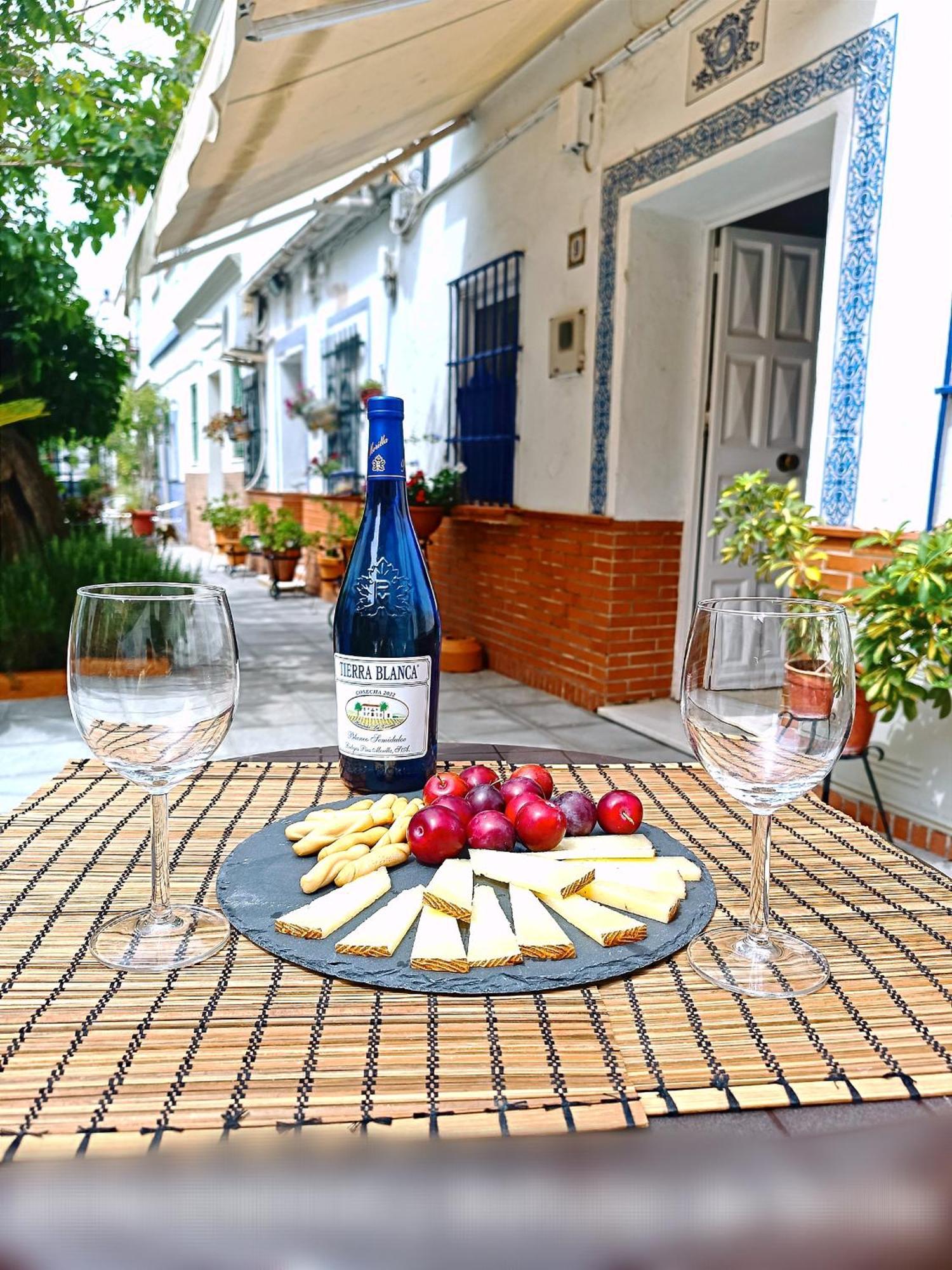 Tipico Y Pintoresco Patio De Vecinos, Con Encanto Sevilla Dış mekan fotoğraf